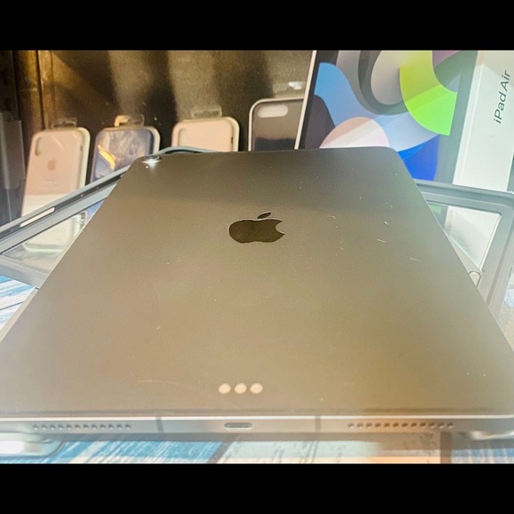 APPLE iPad Air 4th Generation with WI-FI & Cellular - Picture 9 of 9